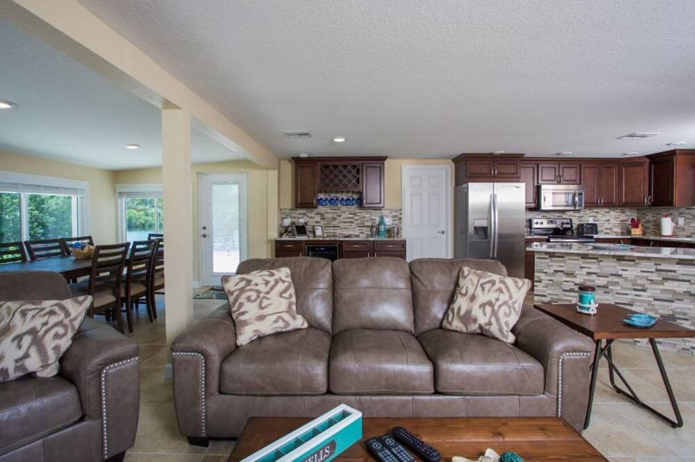 Photo of Livingroom in Englewood