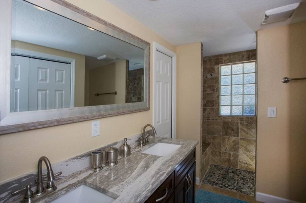 Photo of Bathroom in Englewood
