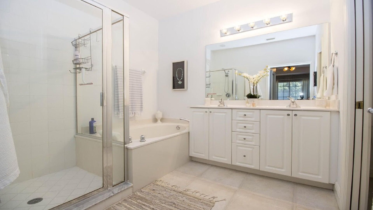 Photo of Bathroom in Imperial Golf Estates