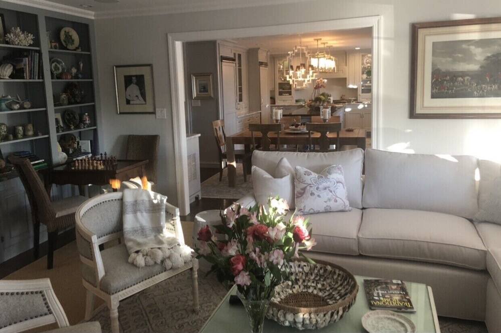 Photo of Livingroom in Avon