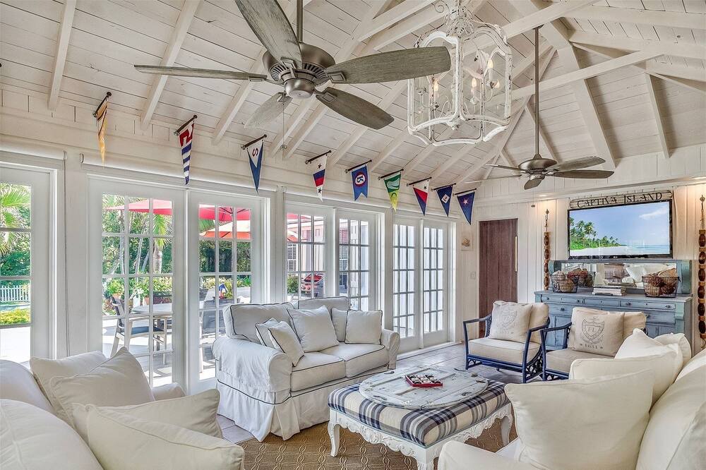 Photo of Livingroom in Captiva