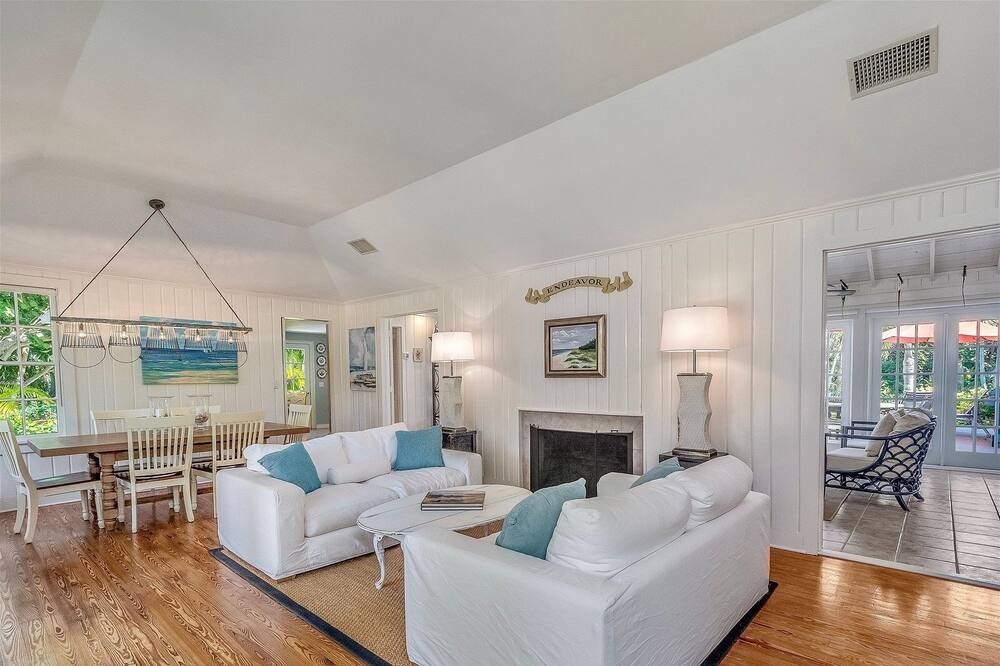Photo of Livingroom in Captiva
