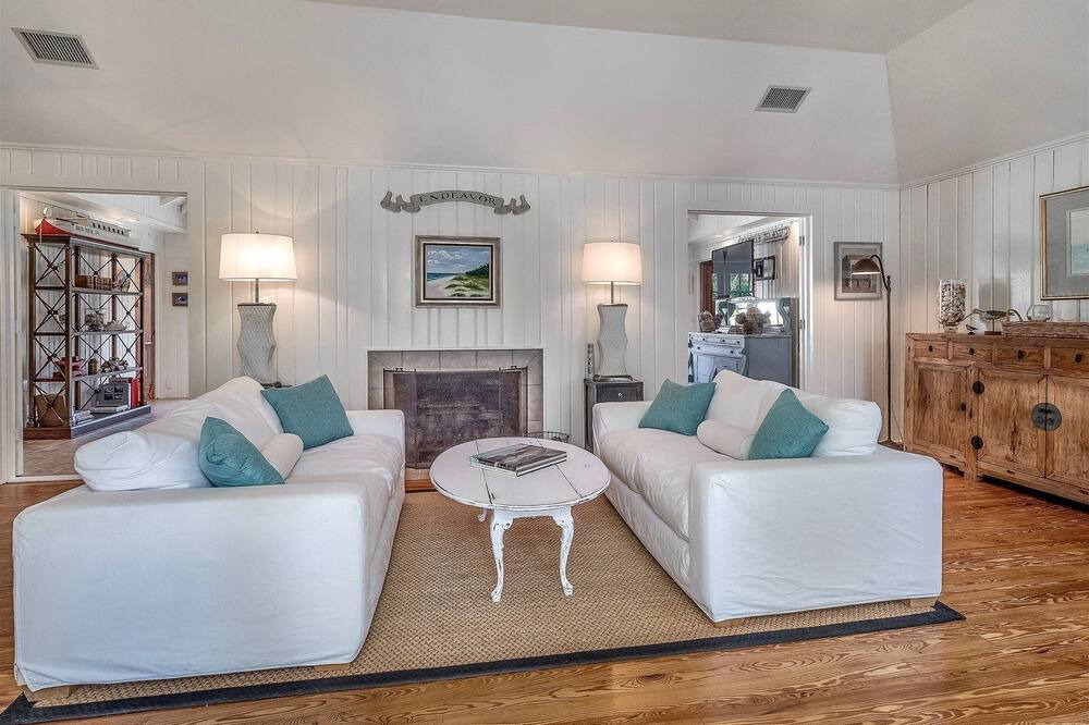 Photo of Livingroom in Captiva