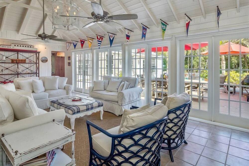 Photo of Livingroom in Captiva