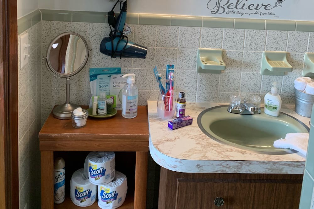 Photo of Bathroom in Auburndale