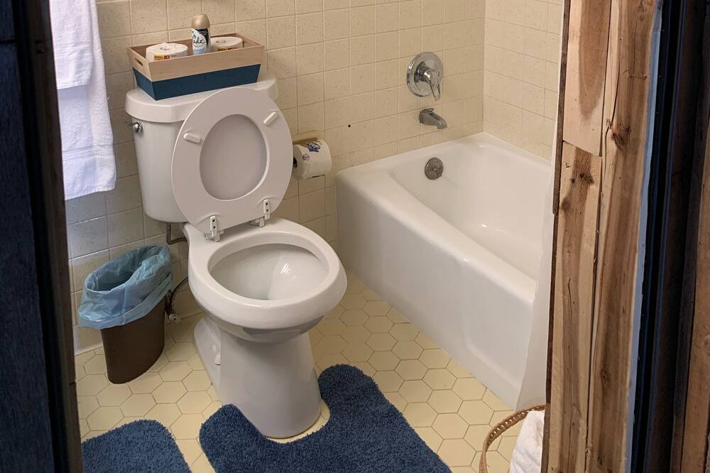 Photo of Bathroom in Auburndale