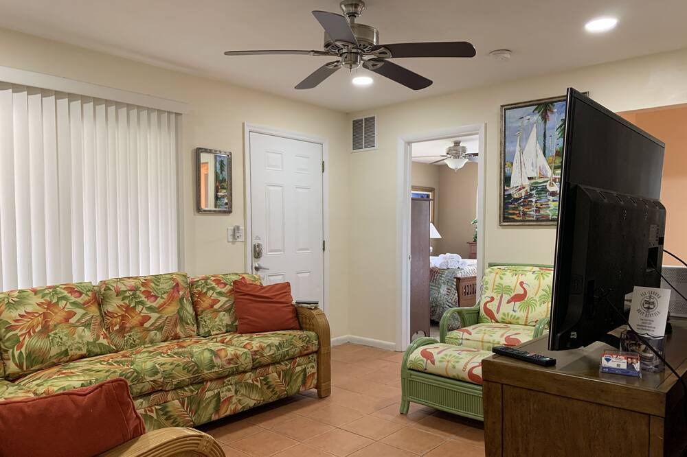 Photo of Livingroom in Yacht Club