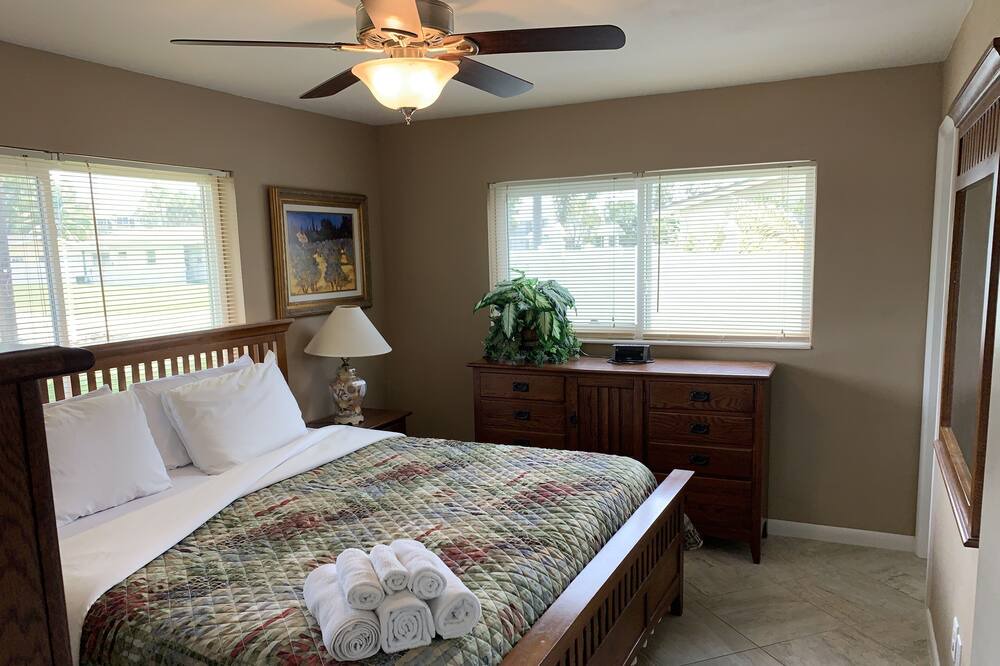 Photo of Bedroom in Yacht Club