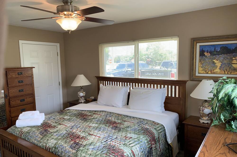 Photo of Bedroom in Yacht Club