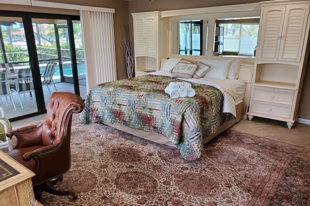 Photo of Bedroom in Yacht Club