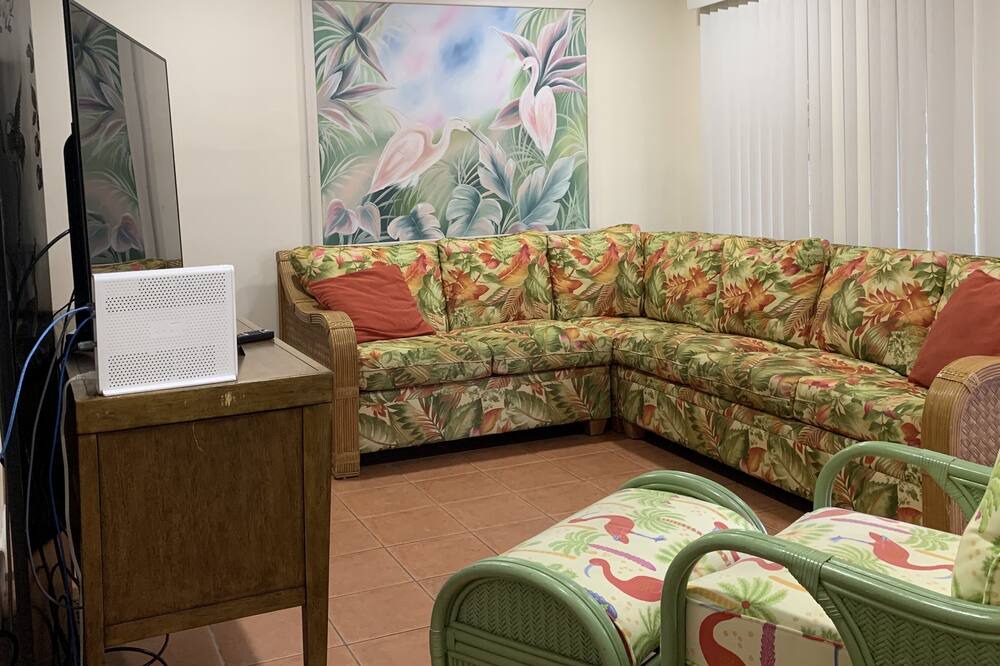 Photo of Livingroom in Yacht Club