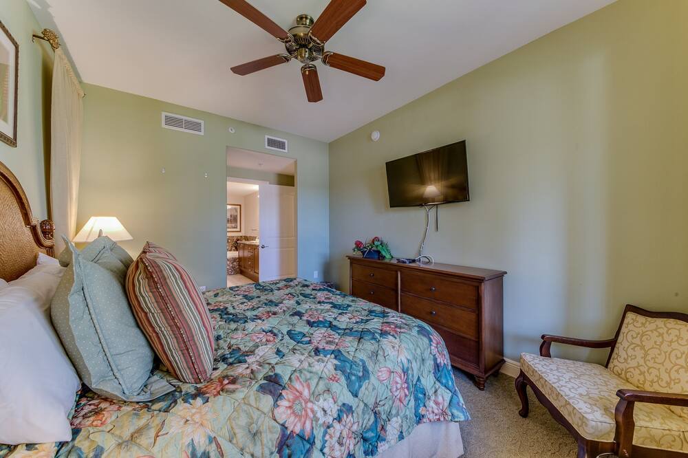 Photo of Bedroom in Royal Harbor