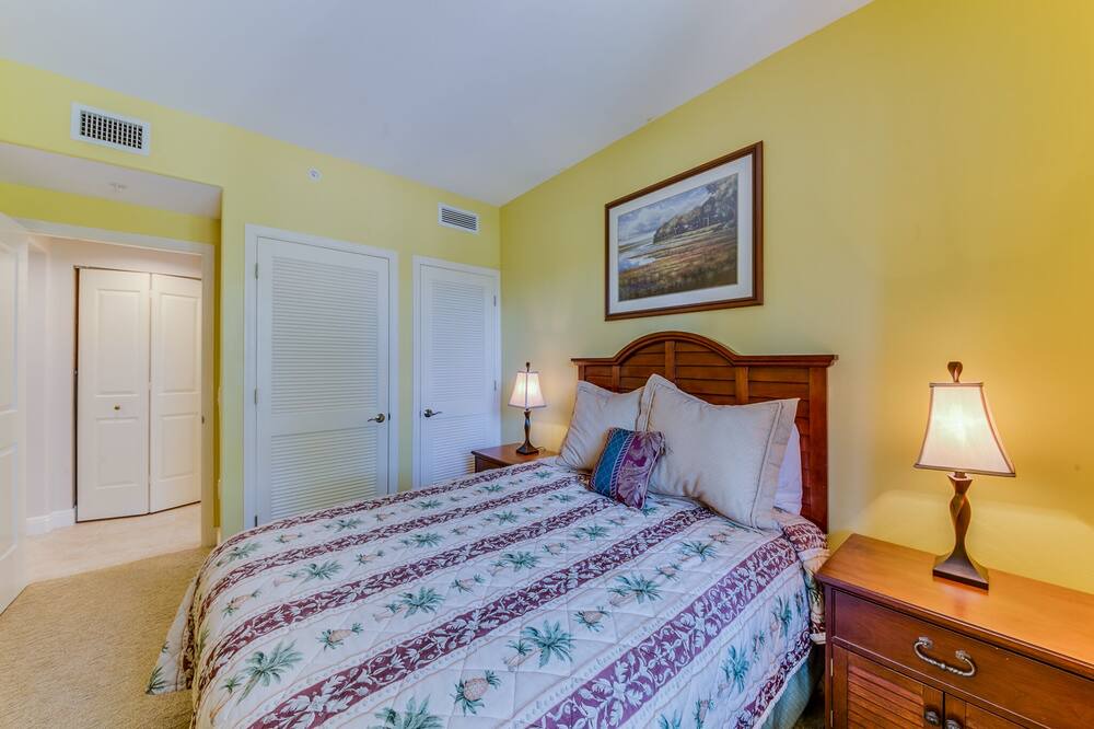 Photo of Bedroom in Royal Harbor