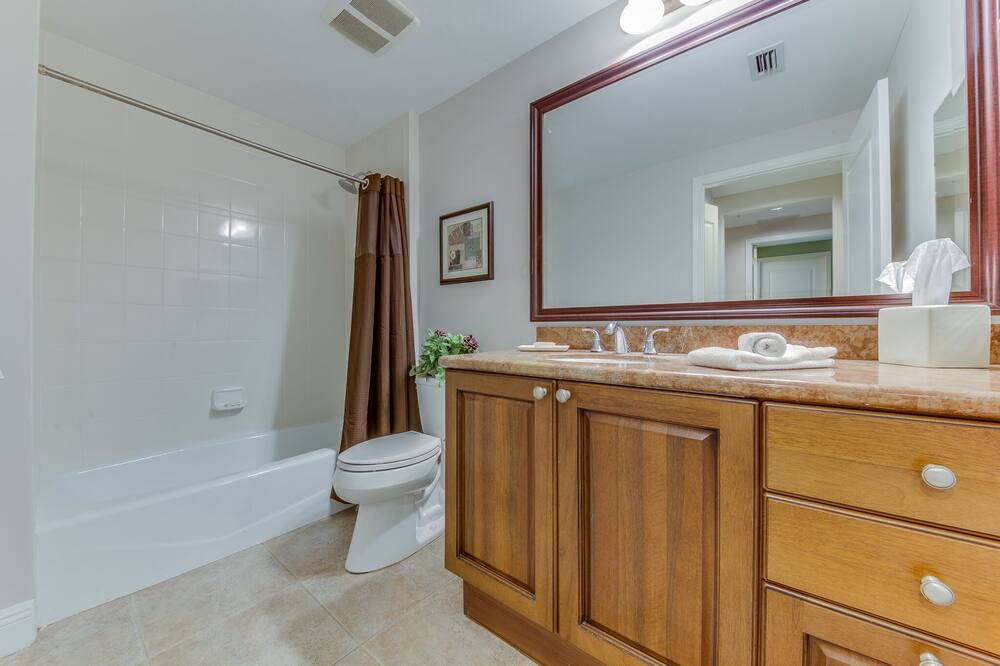 Photo of Bathroom in Royal Harbor