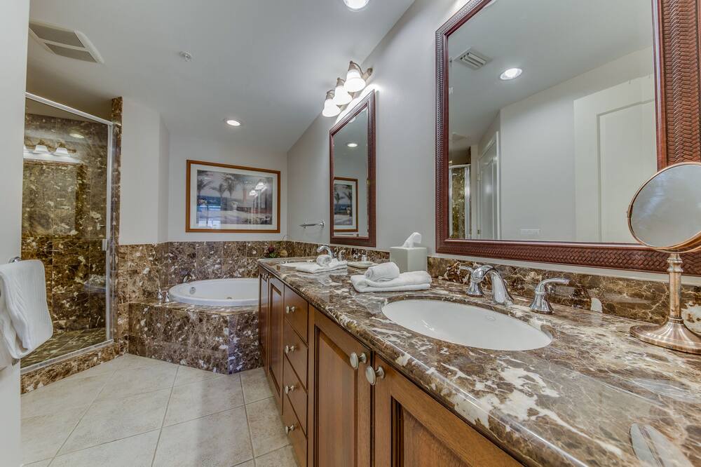 Photo of Bathroom in Royal Harbor
