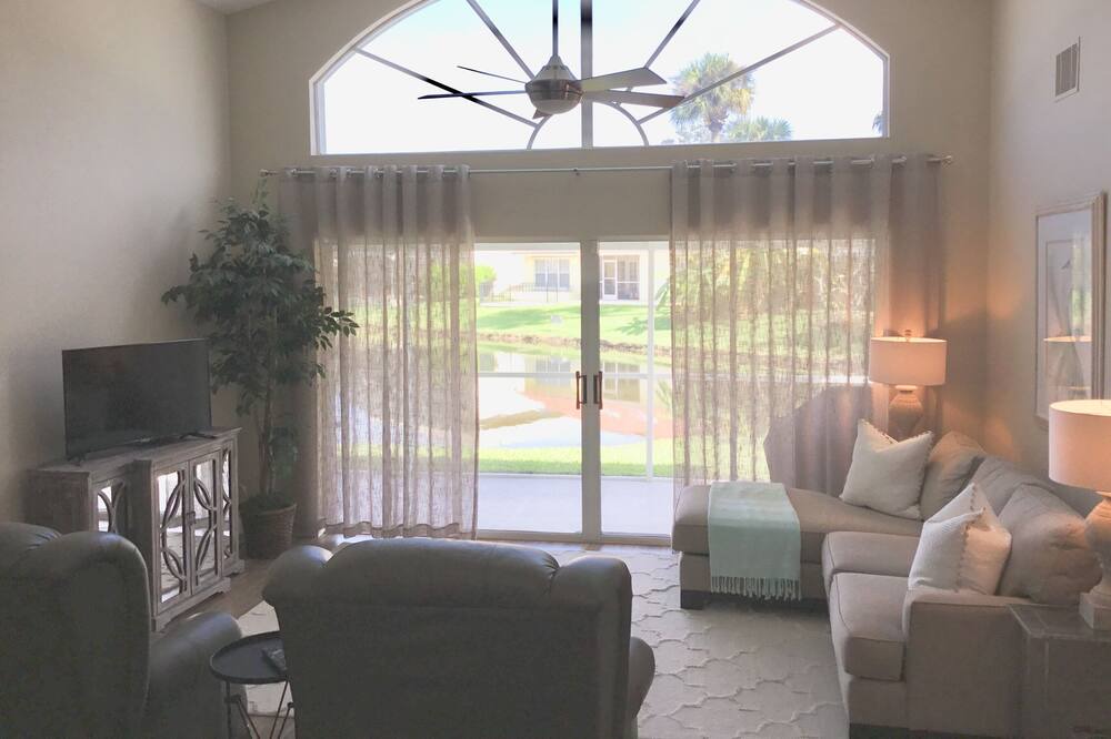 Photo of Outdoor in Gateway