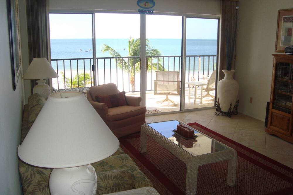 Photo of Livingroom in Fort Myers Beach