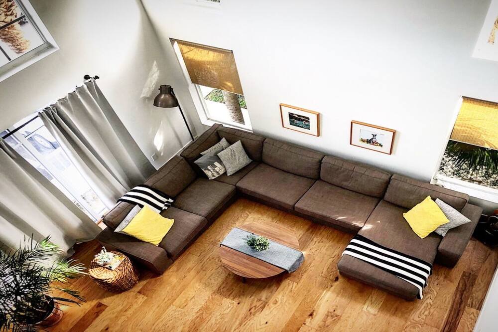Photo of Livingroom in Town Center
