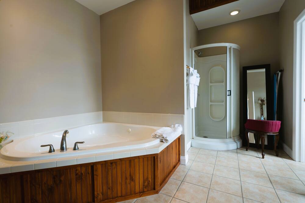 Photo of Bathroom in Arcadia Historic District