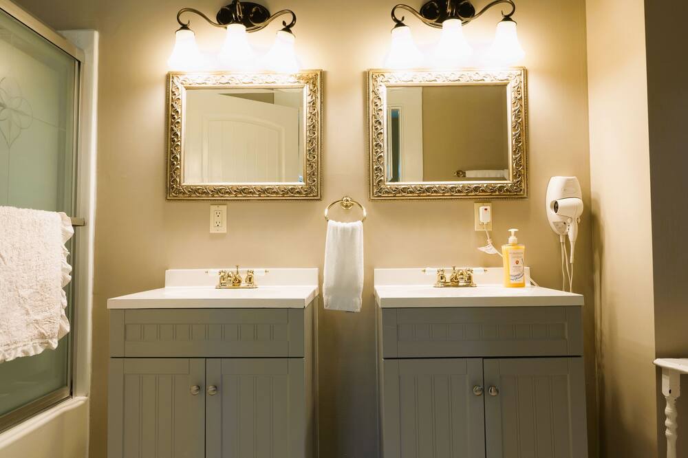 Photo of Bathroom in Arcadia Historic District