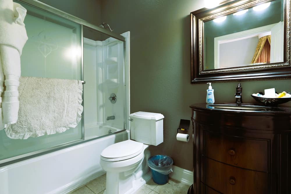 Photo of Bathroom in Arcadia Historic District