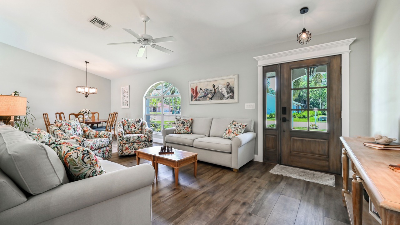 Photo of Livingroom in Central Naples