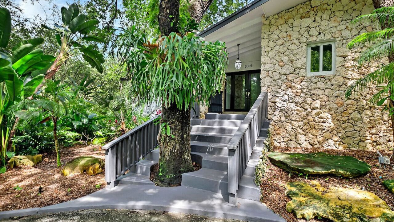 Photo of Outdoor in Pinecrest