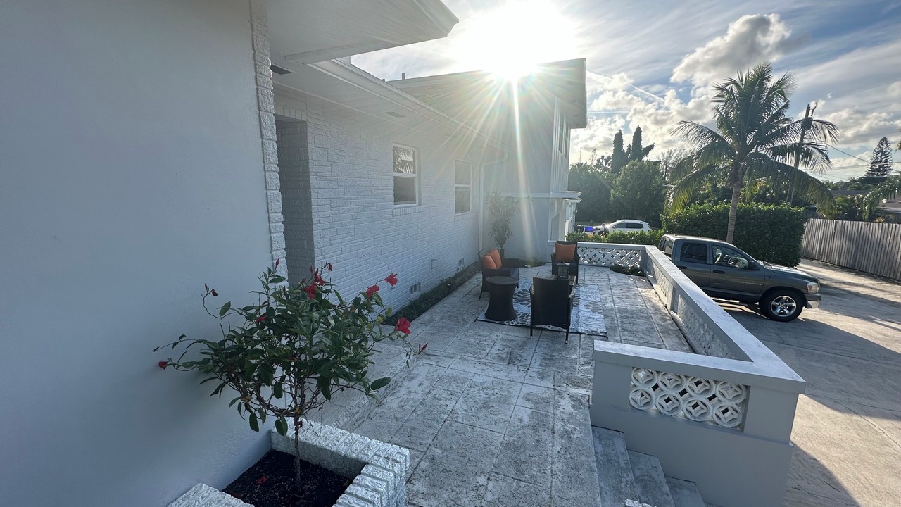 Photo of Outdoor in Lake Worth Corridor