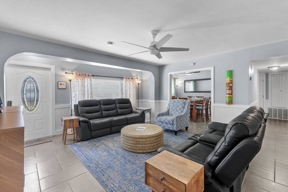 Photo of Livingroom in Yacht Club