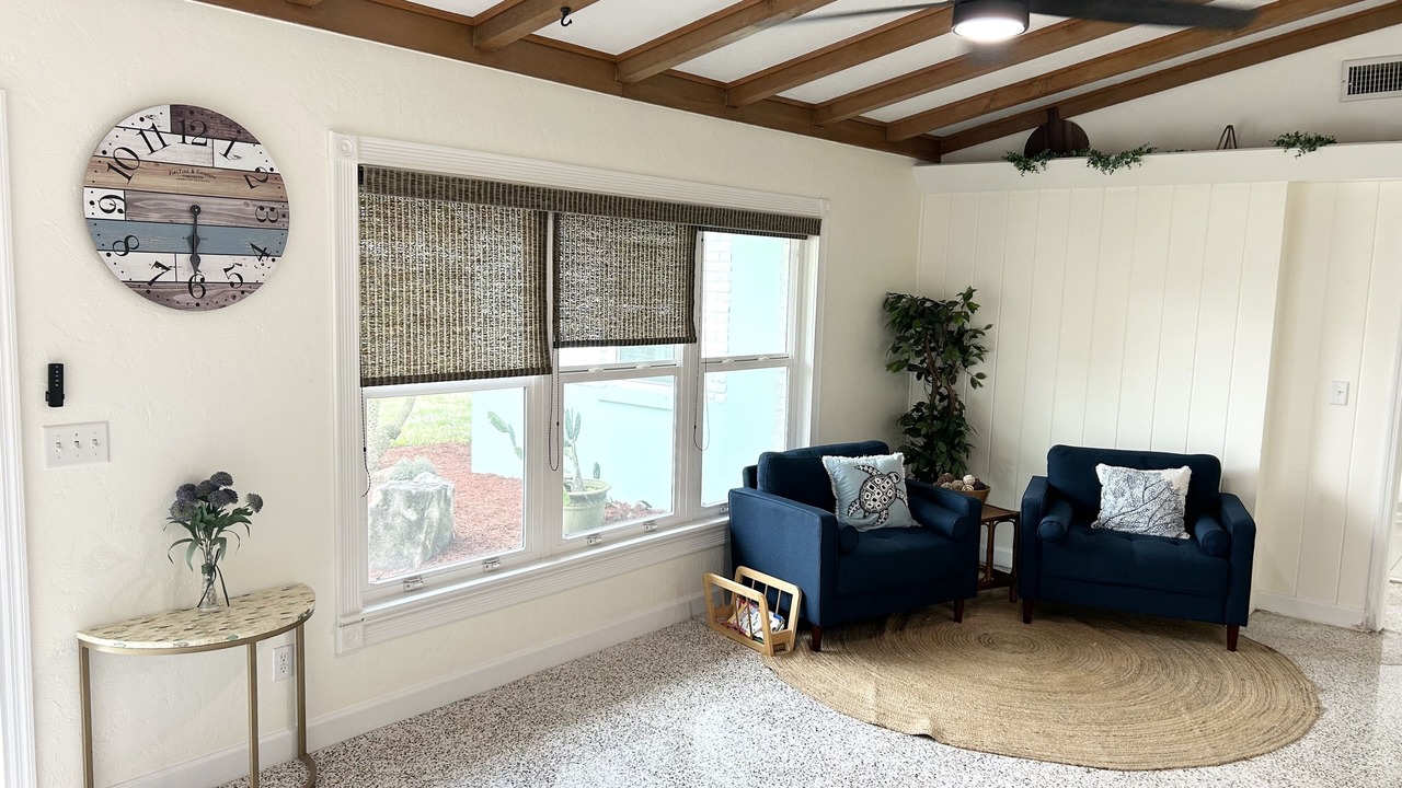 Photo of Livingroom in Orchid Isle Estates