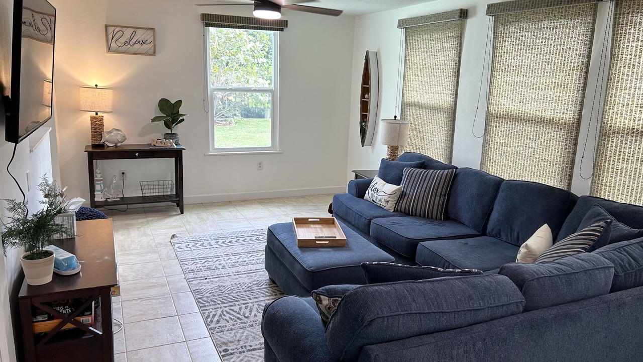 Photo of Livingroom in Orchid Isle Estates