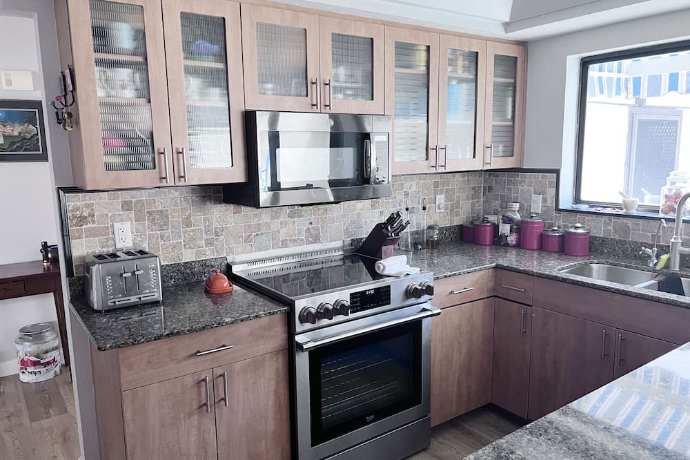 Photo of Kitchen in Glen Oaks