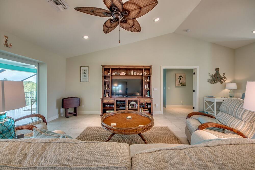 Photo of Livingroom in Beachview Country Club Estates