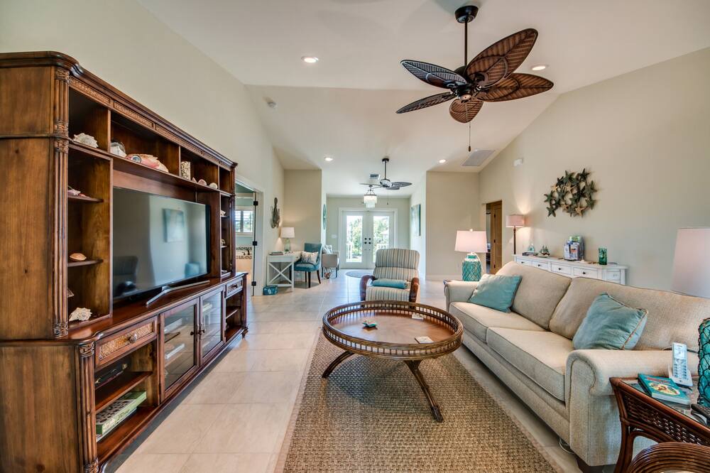 Photo of Livingroom in Beachview Country Club Estates
