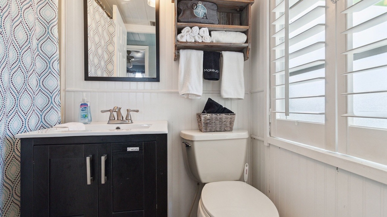 Photo of Bathroom in Flamingo Bay