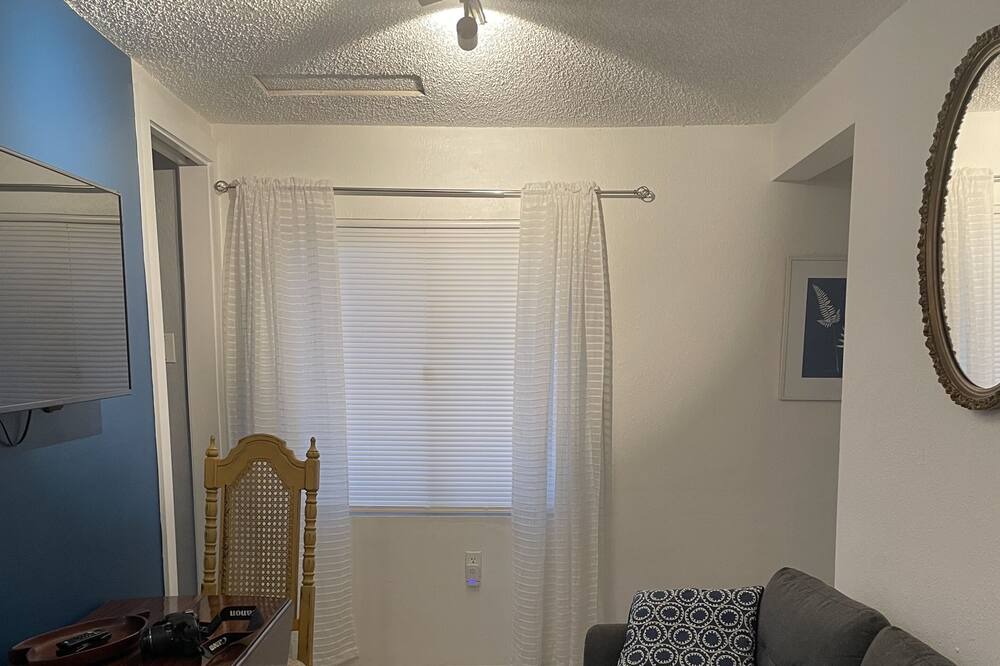 Photo of Livingroom in North Kenwood