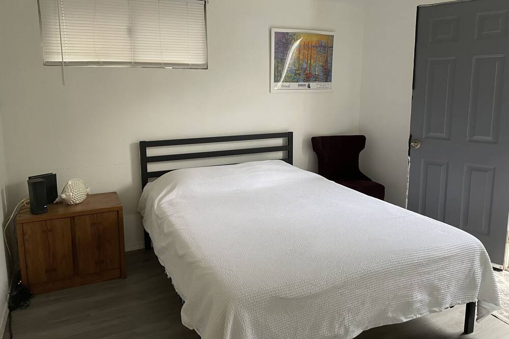 Photo of Bedroom in North Kenwood