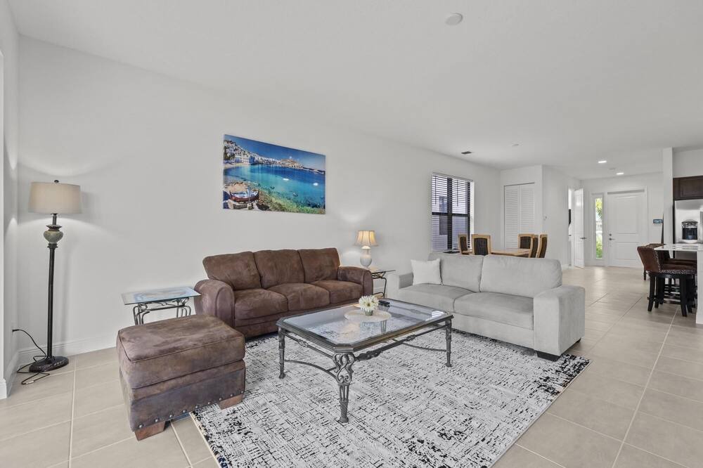 Photo of Livingroom in Hunt Club
