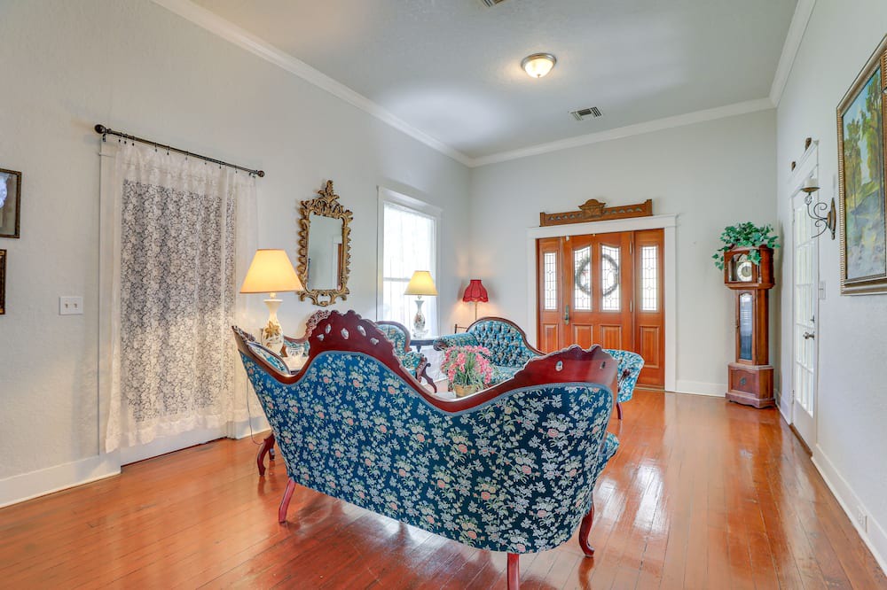 Photo of Bedroom in Arcadia Historic District