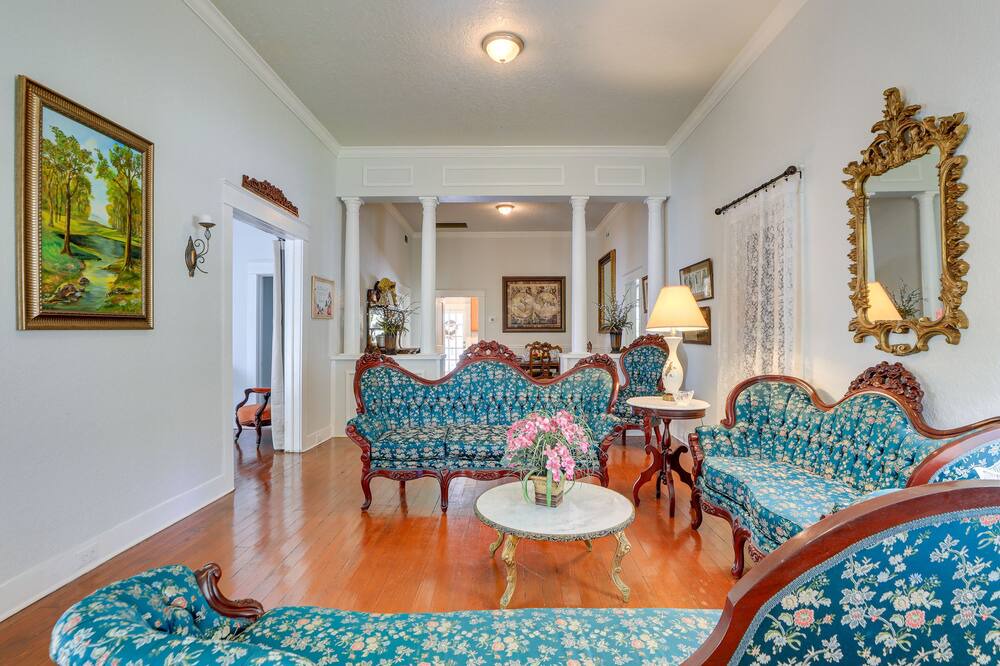 Photo of Livingroom in Arcadia Historic District
