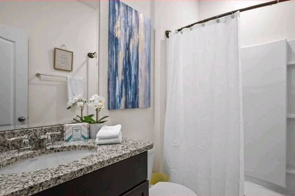 Photo of Bathroom in Sunridge Woods