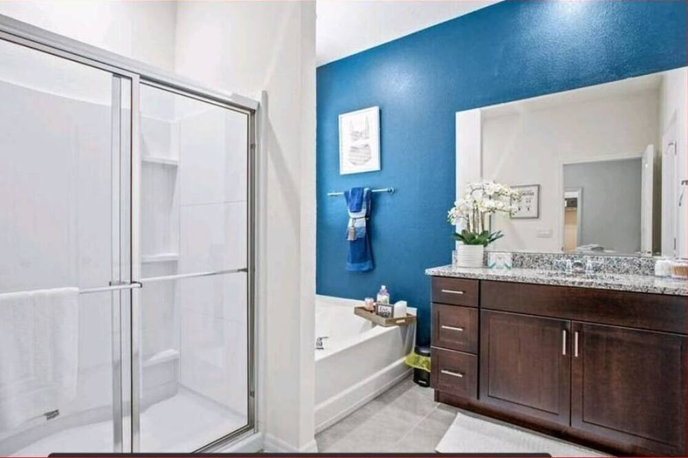 Photo of Bathroom in Sunridge Woods