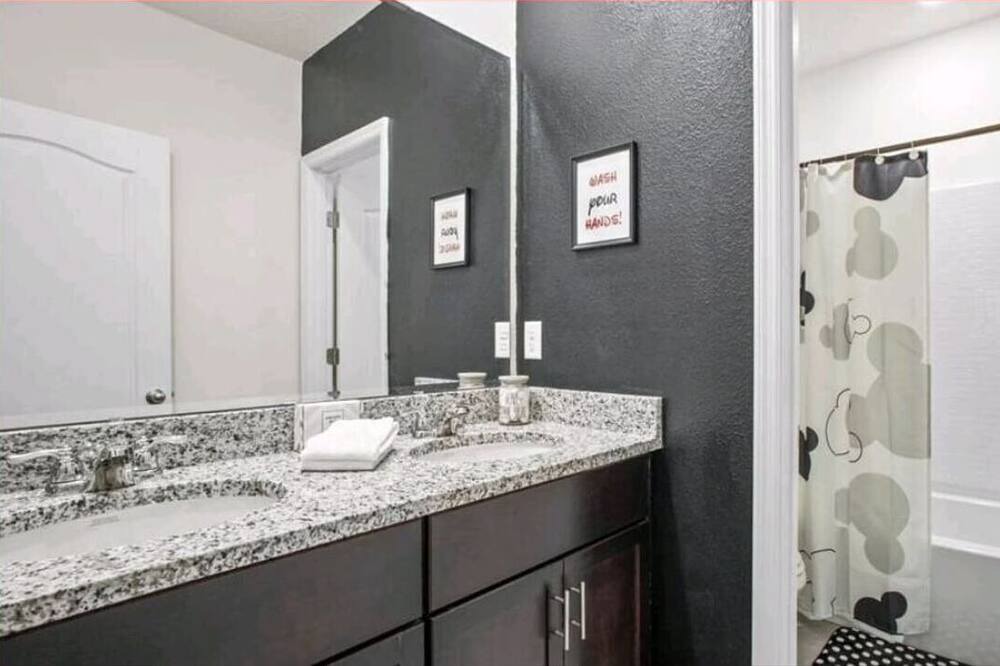 Photo of Bathroom in Sunridge Woods
