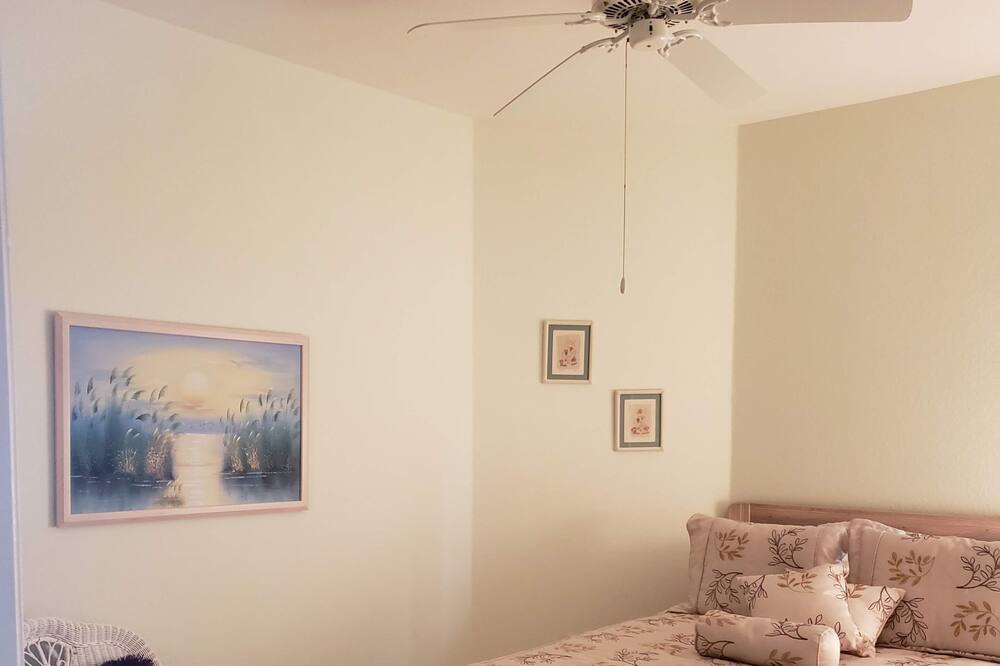 Photo of Bedroom in Imperial Golf Estates