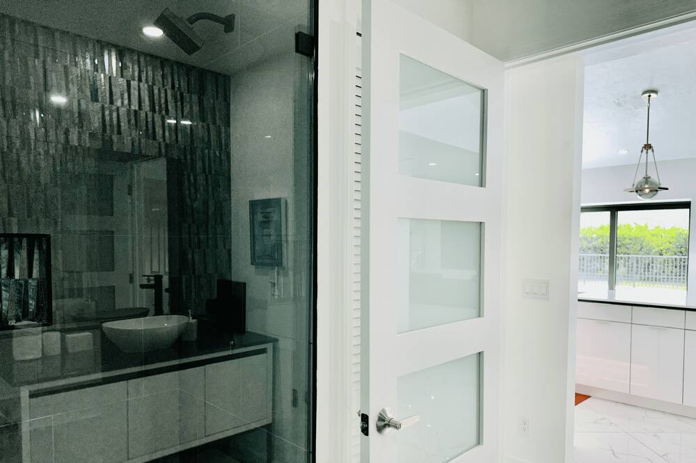 Photo of Bathroom in Imperial Golf Estates