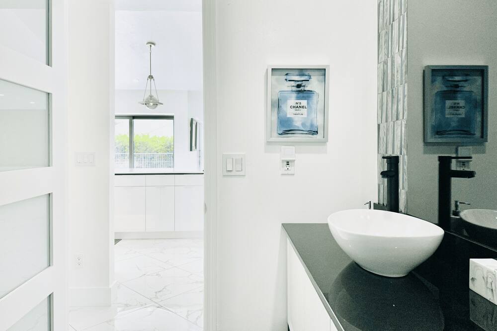 Photo of Bathroom in Imperial Golf Estates