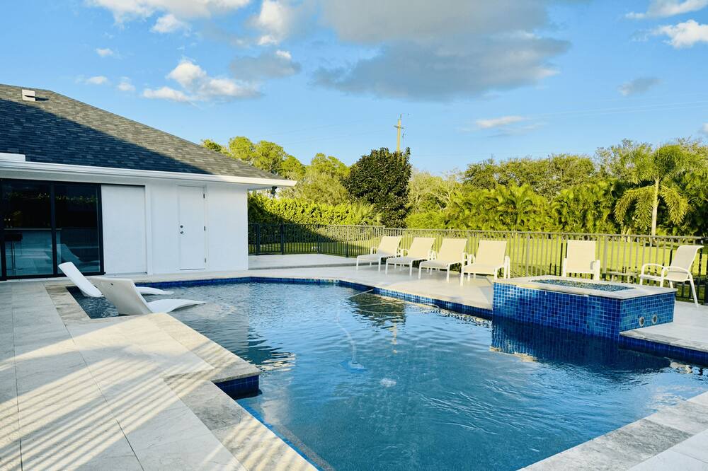 Photo of Outdoor in Imperial Golf Estates