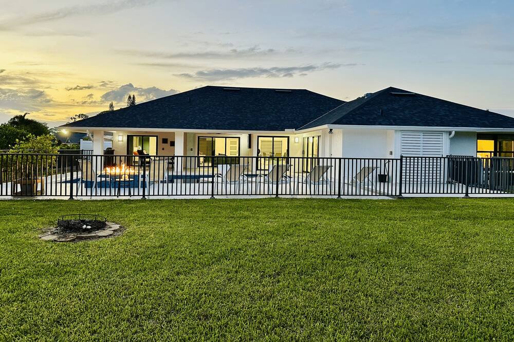 Photo of Outdoor in Imperial Golf Estates