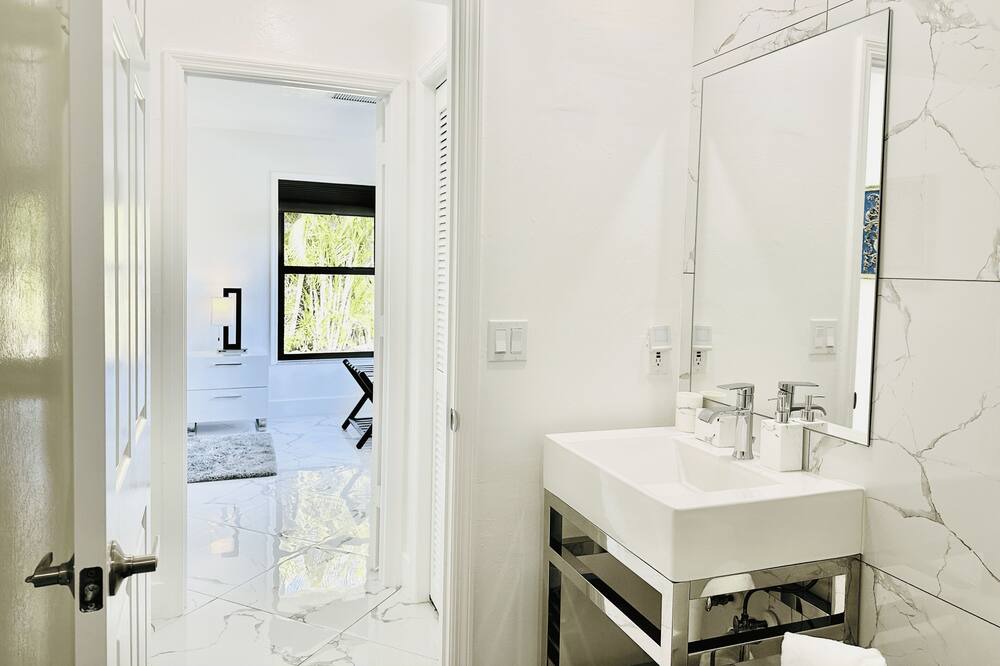 Photo of Bathroom in Imperial Golf Estates