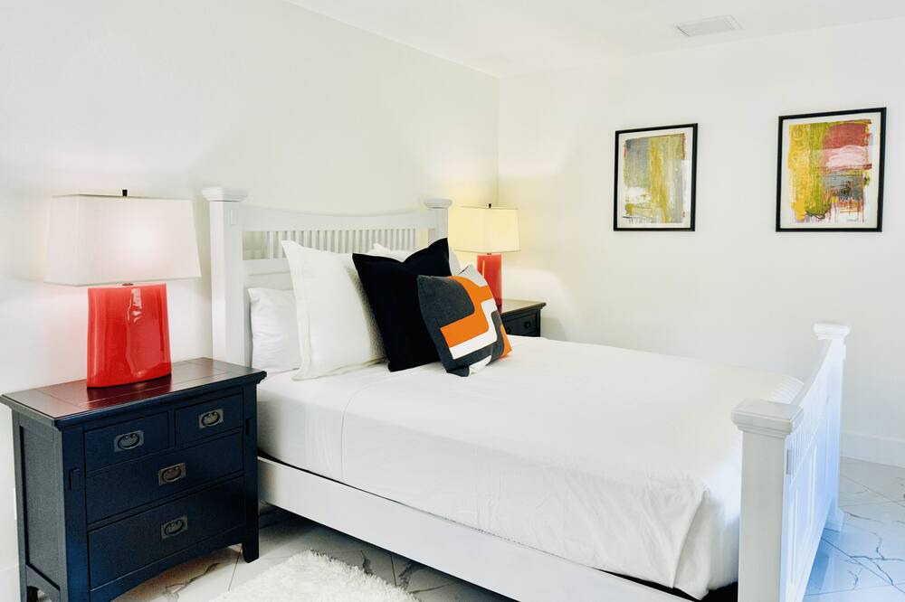 Photo of Bedroom in Imperial Golf Estates
